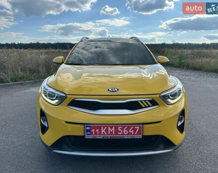 Желтый Киа Stonic, объемом двигателя 1.6 л и пробегом 96 тыс. км за 14900 $, фото 3 на Automoto.ua