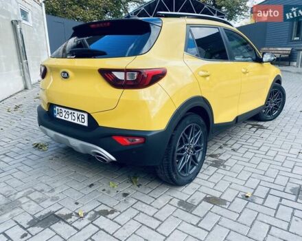 Желтый Киа Stonic, объемом двигателя 1.58 л и пробегом 98 тыс. км за 16700 $, фото 14 на Automoto.ua