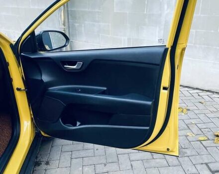 Желтый Киа Stonic, объемом двигателя 1.58 л и пробегом 98 тыс. км за 16700 $, фото 30 на Automoto.ua