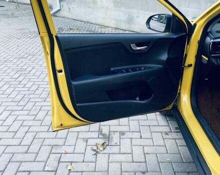 Жовтий Кіа Stonic, об'ємом двигуна 1.58 л та пробігом 101 тис. км за 15850 $, фото 13 на Automoto.ua
