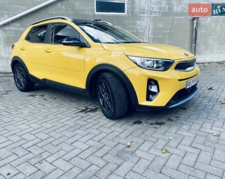Жовтий Кіа Stonic, об'ємом двигуна 1.58 л та пробігом 101 тис. км за 15850 $, фото 3 на Automoto.ua