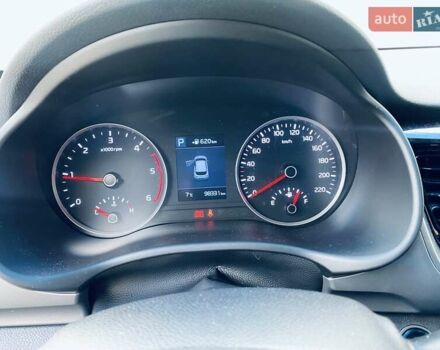 Желтый Киа Stonic, объемом двигателя 1.58 л и пробегом 99 тыс. км за 15900 $, фото 19 на Automoto.ua