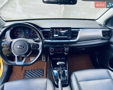 Желтый Киа Stonic, объемом двигателя 1.58 л и пробегом 99 тыс. км за 15900 $, фото 16 на Automoto.ua