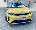 Желтый Киа Stonic, объемом двигателя 1.58 л и пробегом 98 тыс. км за 16700 $, фото 2 на Automoto.ua
