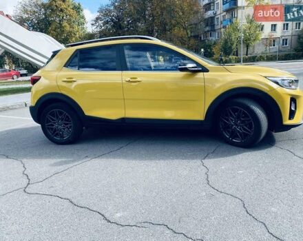 Желтый Киа Stonic, объемом двигателя 1.58 л и пробегом 99 тыс. км за 15900 $, фото 5 на Automoto.ua