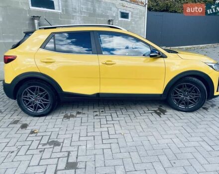 Жовтий Кіа Stonic, об'ємом двигуна 1.58 л та пробігом 101 тис. км за 15850 $, фото 4 на Automoto.ua