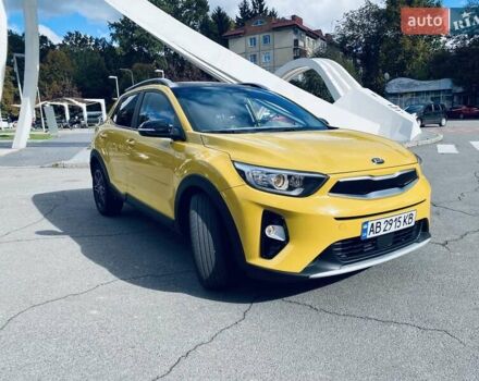 Желтый Киа Stonic, объемом двигателя 1.58 л и пробегом 98 тыс. км за 16700 $, фото 7 на Automoto.ua