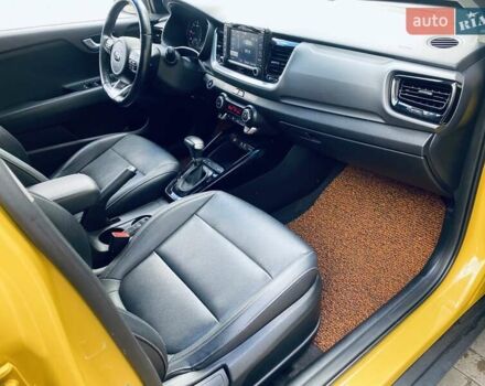 Жовтий Кіа Stonic, об'ємом двигуна 1.58 л та пробігом 101 тис. км за 15850 $, фото 16 на Automoto.ua