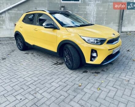 Жовтий Кіа Stonic, об'ємом двигуна 1.58 л та пробігом 101 тис. км за 15850 $, фото 5 на Automoto.ua