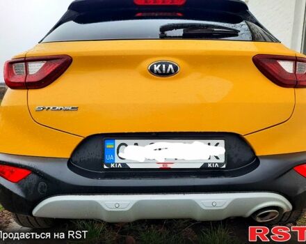Жовтий Кіа Stonic, об'ємом двигуна 1.4 л та пробігом 93 тис. км за 16900 $, фото 1 на Automoto.ua