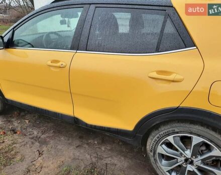 Жовтий Кіа Stonic, об'ємом двигуна 1.37 л та пробігом 93 тис. км за 16900 $, фото 1 на Automoto.ua