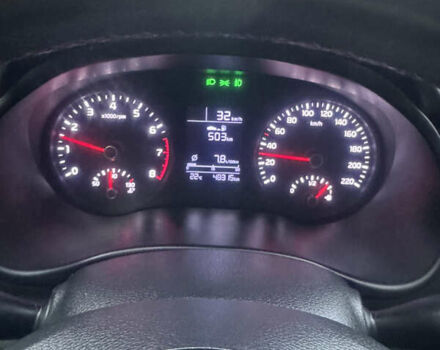 Желтый Киа Stonic, объемом двигателя 1.37 л и пробегом 48 тыс. км за 15200 $, фото 5 на Automoto.ua