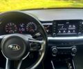 Желтый Киа Stonic, объемом двигателя 1.4 л и пробегом 48 тыс. км за 15200 $, фото 5 на Automoto.ua