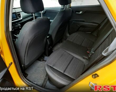 Жовтий Кіа Stonic, об'ємом двигуна 1.4 л та пробігом 93 тис. км за 16900 $, фото 5 на Automoto.ua