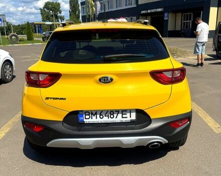 Желтый Киа Stonic, объемом двигателя 1.4 л и пробегом 48 тыс. км за 15200 $, фото 1 на Automoto.ua