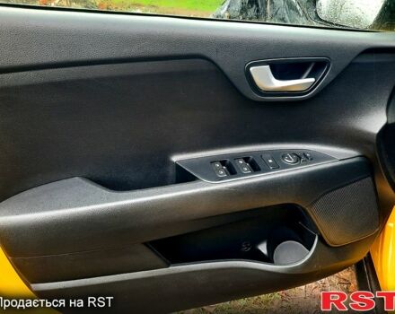 Жовтий Кіа Stonic, об'ємом двигуна 1.4 л та пробігом 93 тис. км за 16900 $, фото 6 на Automoto.ua