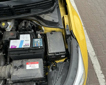 Желтый Киа Stonic, объемом двигателя 1.4 л и пробегом 117 тыс. км за 13200 $, фото 11 на Automoto.ua