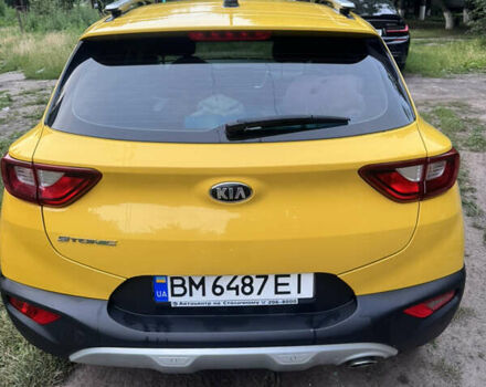 Желтый Киа Stonic, объемом двигателя 1.37 л и пробегом 48 тыс. км за 15200 $, фото 2 на Automoto.ua
