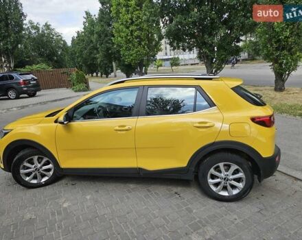 Жовтий Кіа Stonic, об'ємом двигуна 1.37 л та пробігом 61 тис. км за 17900 $, фото 3 на Automoto.ua