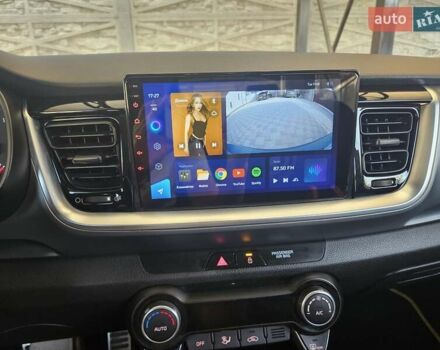 Жовтий Кіа Stonic, об'ємом двигуна 1.37 л та пробігом 61 тис. км за 17900 $, фото 8 на Automoto.ua
