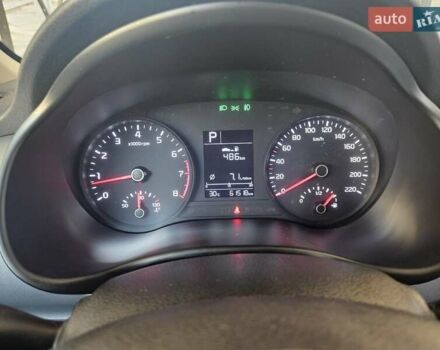 Жовтий Кіа Stonic, об'ємом двигуна 1.37 л та пробігом 61 тис. км за 17900 $, фото 6 на Automoto.ua