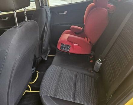 Жовтий Кіа Stonic, об'ємом двигуна 1.37 л та пробігом 61 тис. км за 17900 $, фото 11 на Automoto.ua