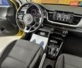 Желтый Киа Stonic, объемом двигателя 1.37 л и пробегом 44 тыс. км за 16999 $, фото 81 на Automoto.ua