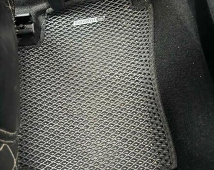 Желтый Киа Stonic, объемом двигателя 1.37 л и пробегом 39 тыс. км за 18000 $, фото 6 на Automoto.ua