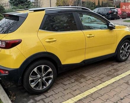 Желтый Киа Stonic, объемом двигателя 1.37 л и пробегом 39 тыс. км за 18000 $, фото 1 на Automoto.ua