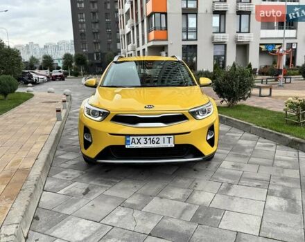 Желтый Киа Stonic, объемом двигателя 1.37 л и пробегом 44 тыс. км за 16999 $, фото 1 на Automoto.ua