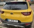 Желтый Киа Stonic, объемом двигателя 1.37 л и пробегом 39 тыс. км за 18000 $, фото 2 на Automoto.ua