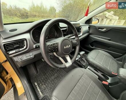 Желтый Киа Stonic, объемом двигателя 1.37 л и пробегом 12 тыс. км за 22500 $, фото 9 на Automoto.ua