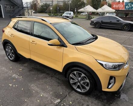 Желтый Киа Stonic, объемом двигателя 1.37 л и пробегом 12 тыс. км за 22500 $, фото 4 на Automoto.ua