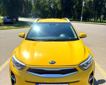 Желтый Киа Stonic, объемом двигателя 1.4 л и пробегом 48 тыс. км за 15200 $, фото 1 на Automoto.ua