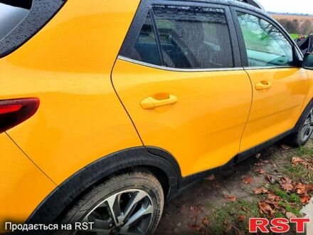 Желтый Киа Stonic, объемом двигателя 1.4 л и пробегом 93 тыс. км за 16900 $, фото 1 на Automoto.ua
