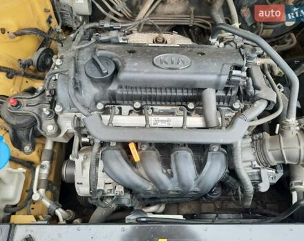 Жовтий Кіа Stonic, об'ємом двигуна 1.37 л та пробігом 93 тис. км за 16900 $, фото 1 на Automoto.ua