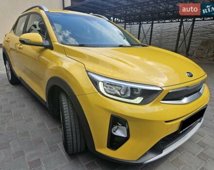 Жовтий Кіа Stonic, об'ємом двигуна 1.37 л та пробігом 61 тис. км за 18000 $, фото 1 на Automoto.ua