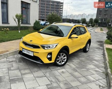 Желтый Киа Stonic, объемом двигателя 1.37 л и пробегом 44 тыс. км за 16999 $, фото 1 на Automoto.ua