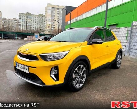 Желтый Киа Stonic, объемом двигателя 1.4 л и пробегом 42 тыс. км за 18400 $, фото 1 на Automoto.ua