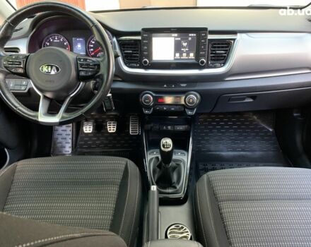 Сірий Кіа Stonic, об'ємом двигуна 1.4 л та пробігом 48 тис. км за 15800 $, фото 6 на Automoto.ua
