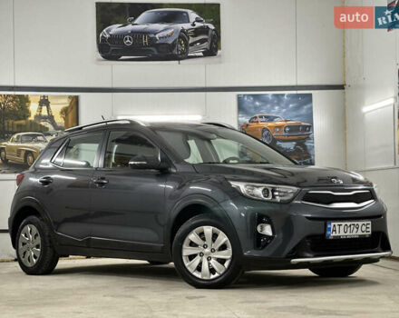 Серый Киа Stonic, объемом двигателя 1.4 л и пробегом 137 тыс. км за 11850 $, фото 3 на Automoto.ua