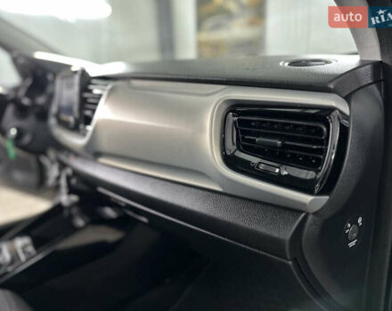 Серый Киа Stonic, объемом двигателя 1.4 л и пробегом 137 тыс. км за 11850 $, фото 82 на Automoto.ua