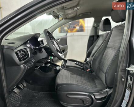 Серый Киа Stonic, объемом двигателя 1.4 л и пробегом 137 тыс. км за 11850 $, фото 78 на Automoto.ua