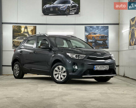 Серый Киа Stonic, объемом двигателя 1.4 л и пробегом 137 тыс. км за 11850 $, фото 9 на Automoto.ua
