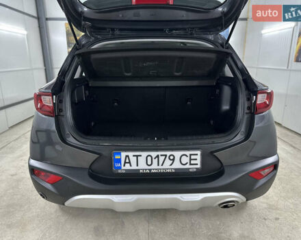 Серый Киа Stonic, объемом двигателя 1.4 л и пробегом 137 тыс. км за 11850 $, фото 102 на Automoto.ua
