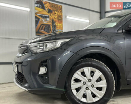 Серый Киа Stonic, объемом двигателя 1.4 л и пробегом 137 тыс. км за 11850 $, фото 23 на Automoto.ua