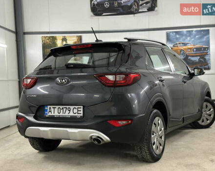 Серый Киа Stonic, объемом двигателя 1.4 л и пробегом 137 тыс. км за 11850 $, фото 52 на Automoto.ua