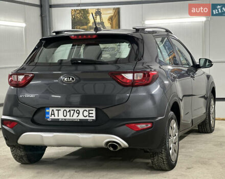 Серый Киа Stonic, объемом двигателя 1.4 л и пробегом 137 тыс. км за 11850 $, фото 62 на Automoto.ua