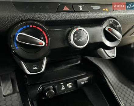 Серый Киа Stonic, объемом двигателя 1.4 л и пробегом 137 тыс. км за 11850 $, фото 74 на Automoto.ua