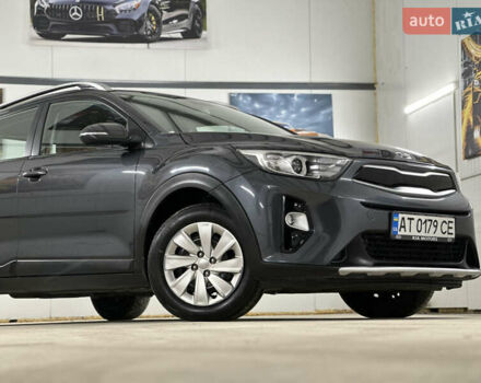 Серый Киа Stonic, объемом двигателя 1.4 л и пробегом 137 тыс. км за 11850 $, фото 4 на Automoto.ua